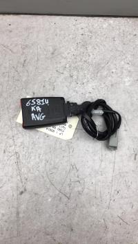 Attache ceinture avant gauche