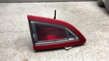 Luz trasera secundaria izquierda (luces)