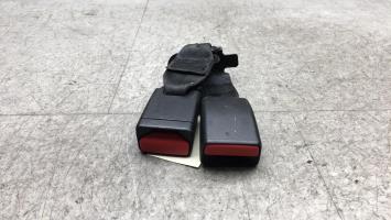 Enganche de cinturón trasero derecho