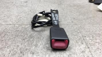 Attache ceinture avant droit
