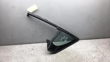 Ventanilla triangular delantera derecha (puerta)