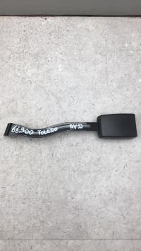 Attache ceinture avant droit