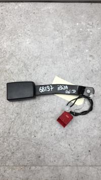 Attache ceinture avant droit