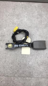 Attache ceinture avant droit