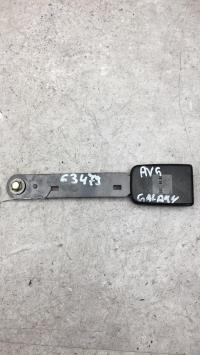 Attache ceinture avant gauche
