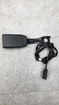 Attache ceinture avant gauche