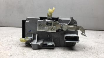 Cerradura delantera derecha