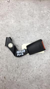 Attache ceinture avant droit