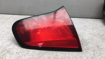Luz trasera secundaria izquierda (luces)