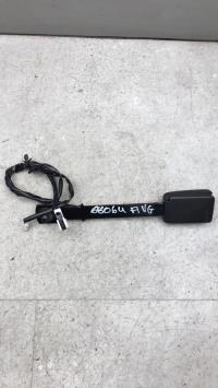 Attache ceinture avant gauche