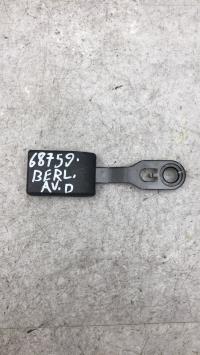 Attache ceinture avant droit