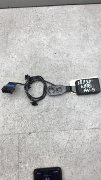 Attache ceinture avant gauche