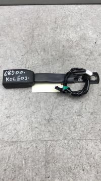 Attache ceinture avant droit