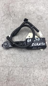 Attache ceinture avant droit
