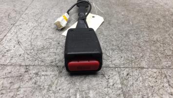 Attache ceinture avant gauche