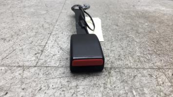 Attache ceinture avant gauche