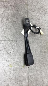 Attache ceinture avant gauche