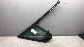 Ventanilla triangular delantera derecha (puerta)