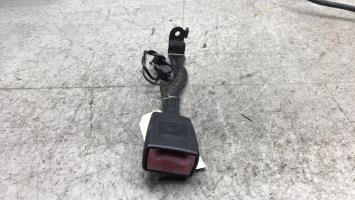 Attache ceinture avant droit