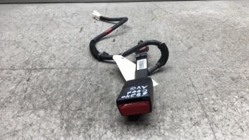 Attache ceinture avant gauche