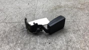 Attache ceinture arriere centrale