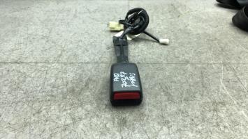 Attache ceinture avant droit