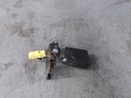 Attache ceinture arriere droit