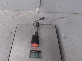 Attache ceinture avant gauche