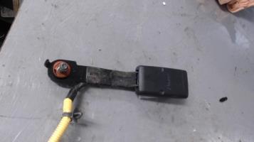 Attache ceinture avant droit