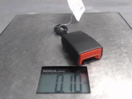 Attache ceinture avant droit
