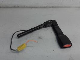 Attache ceinture avant gauche