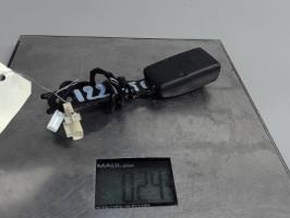 Attache ceinture avant droit
