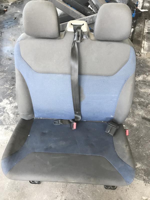 Siege avant droit (banquette double) RENAULT TRAFIC 3 COURT d'occasion - Jaqu'Auto