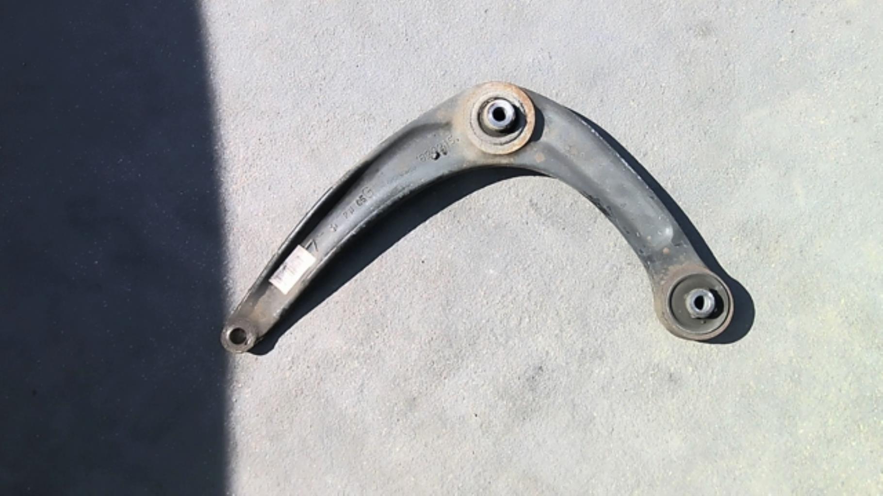Triangle avant gauche