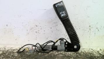 Attache ceinture avant gauche