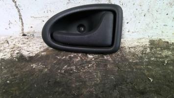 Poignee porte arriere droit