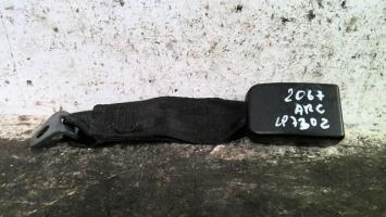 Attache ceinture arriere centrale