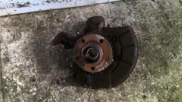 Fusee avant gauche