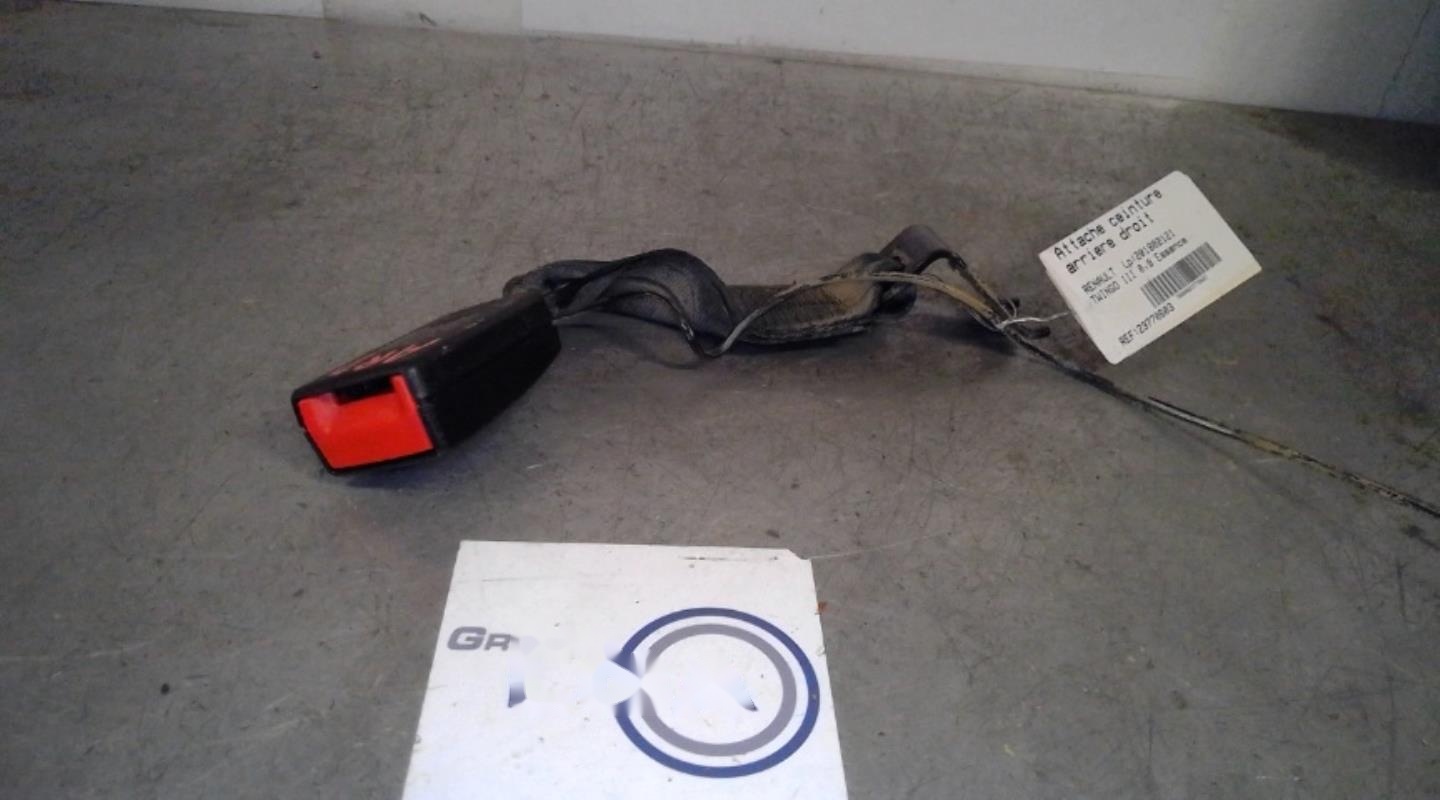 Attache ceinture arriere droit