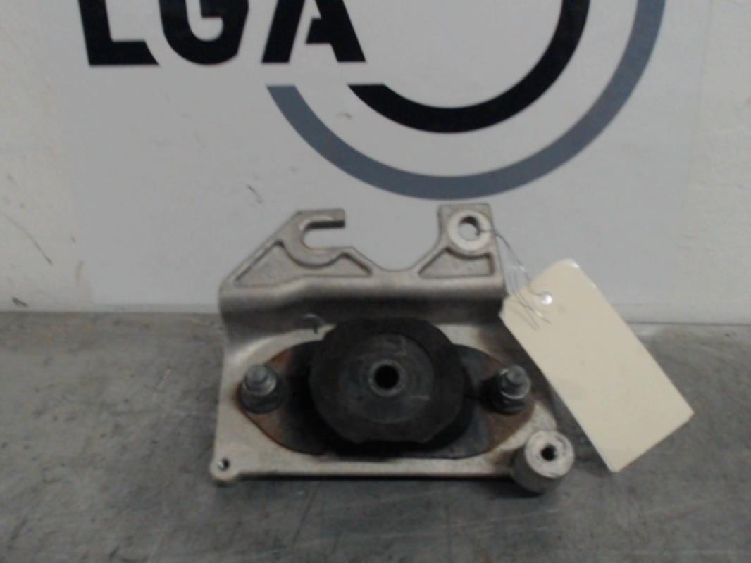 Support moteur gauche