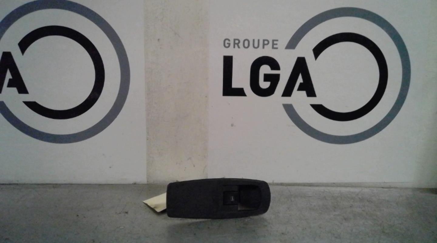 Interrupteur de leve vitre avant droit