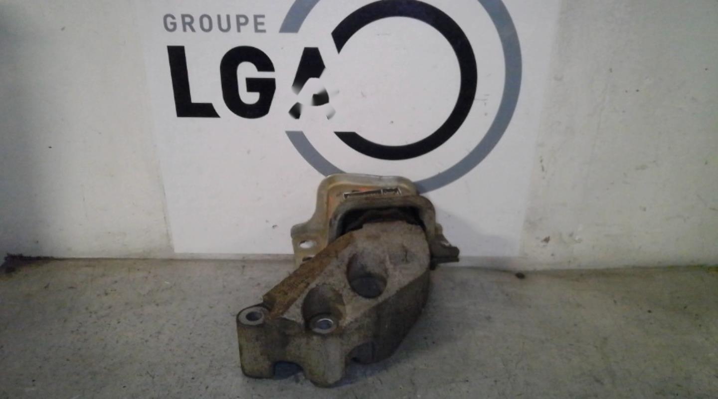 Support moteur droit