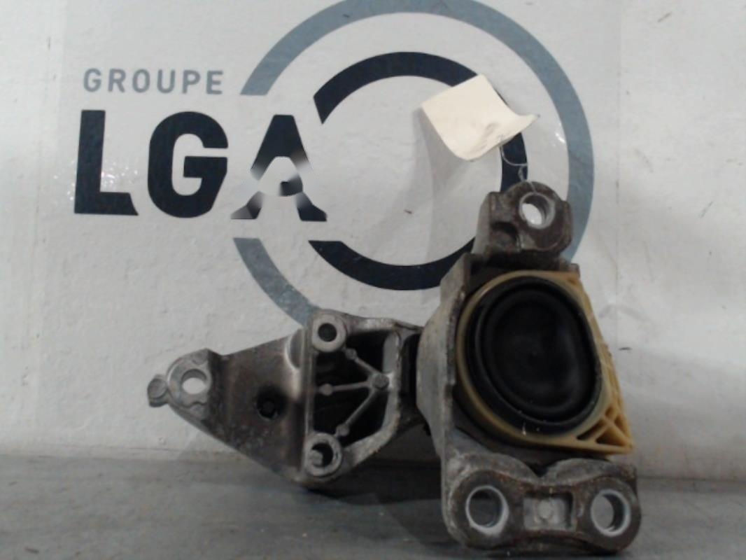 Support moteur droit