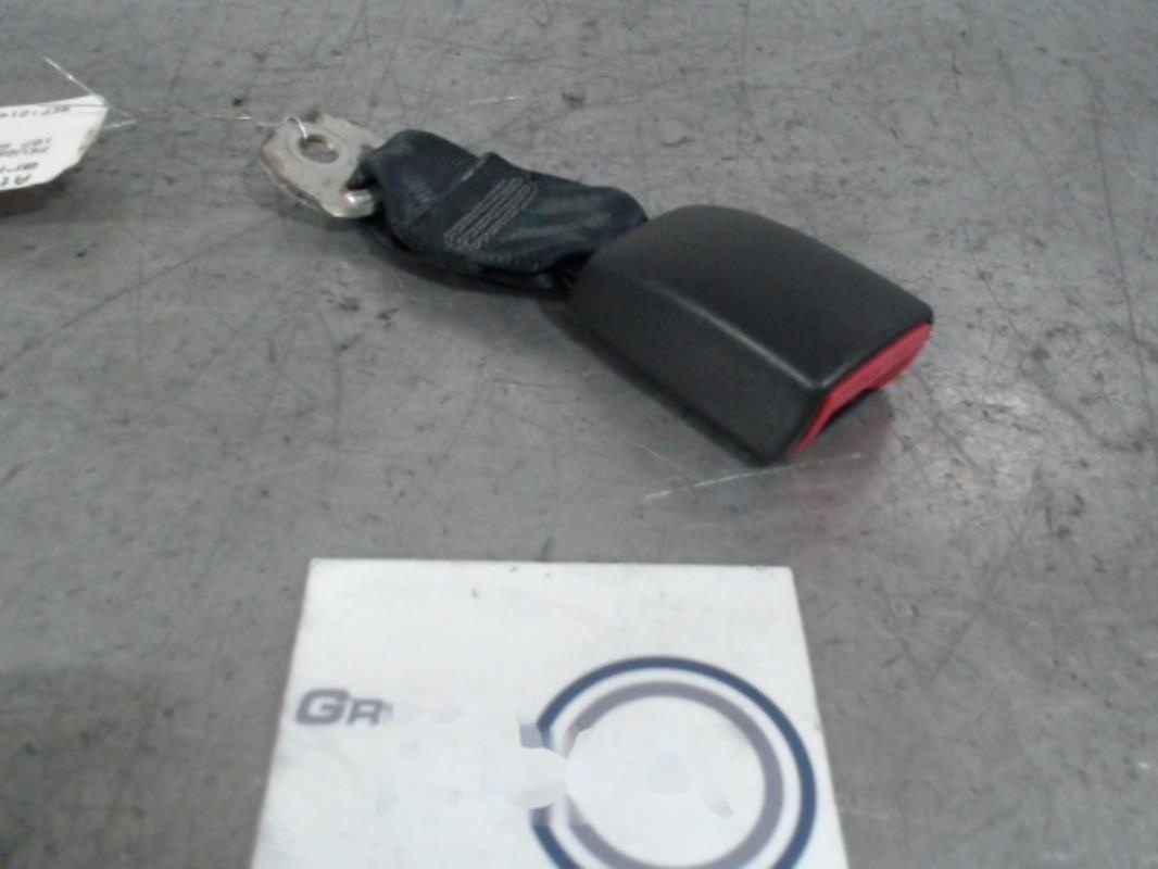 Attache ceinture arriere droit