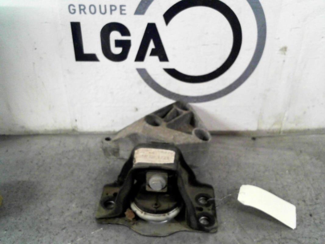 Support moteur droit