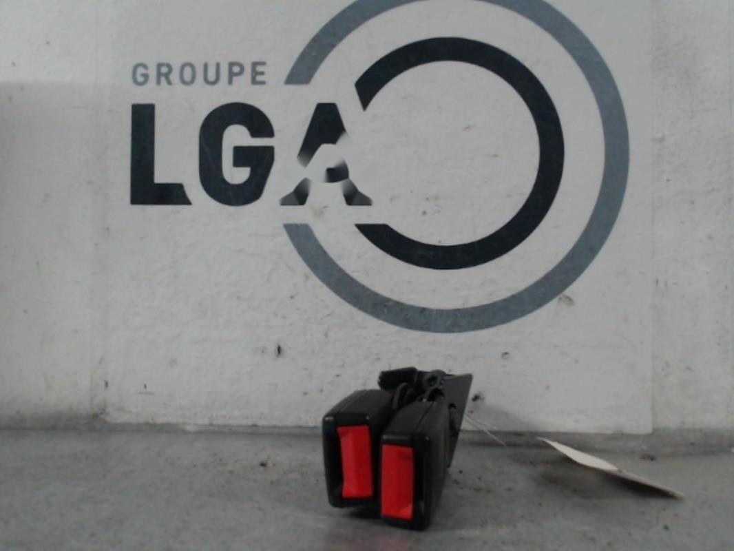 Attache ceinture arriere centrale