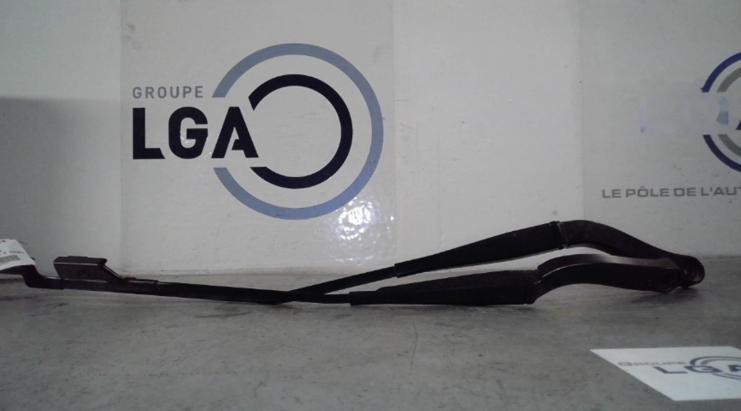 Bras essuie glace avant