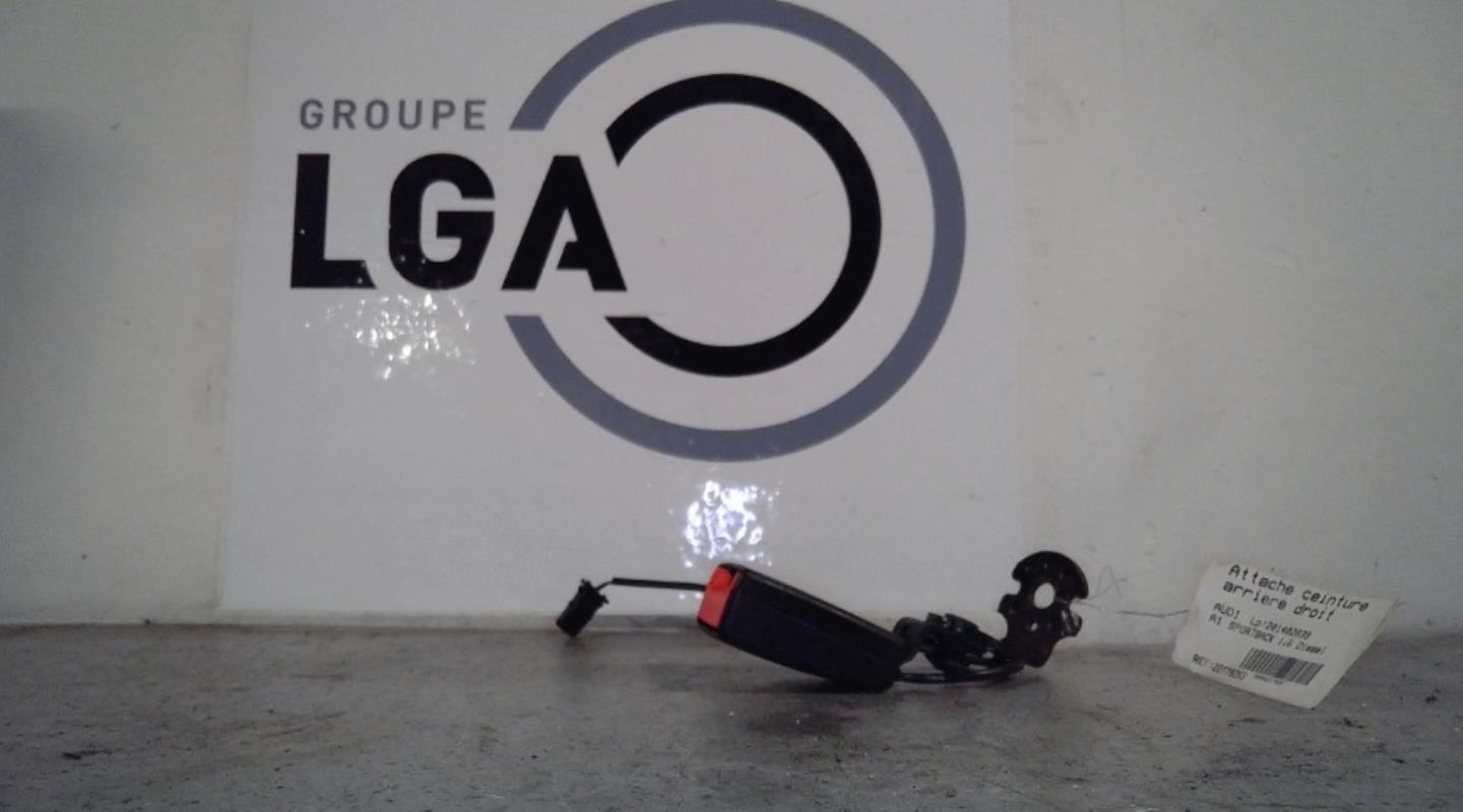Attache ceinture arriere droit