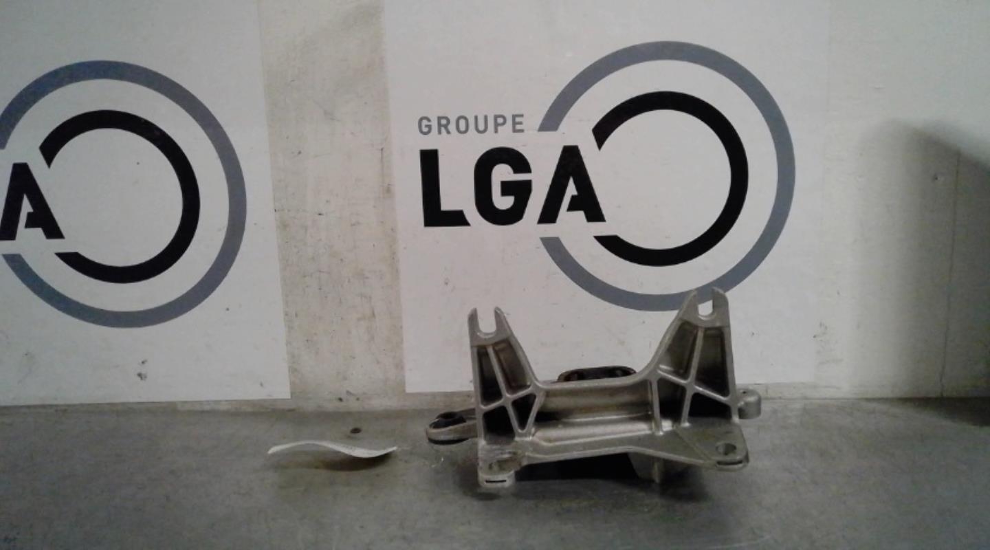 Support moteur gauche