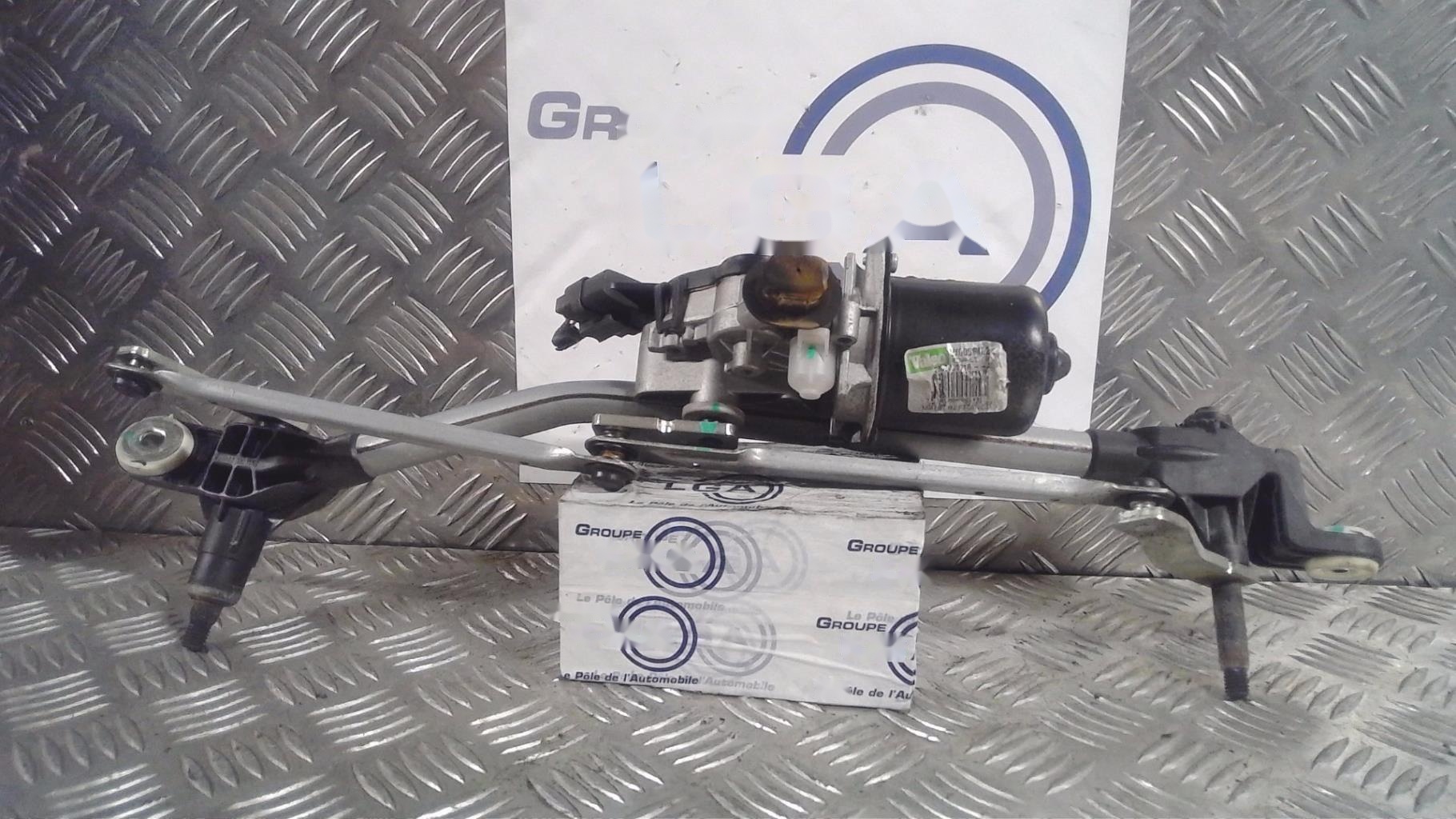 Moteur essuie glace avant